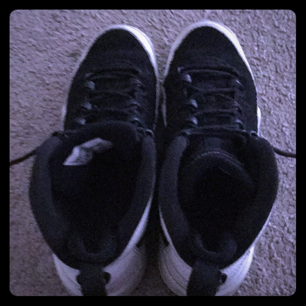 Jordan’s Retro 9 White/Black